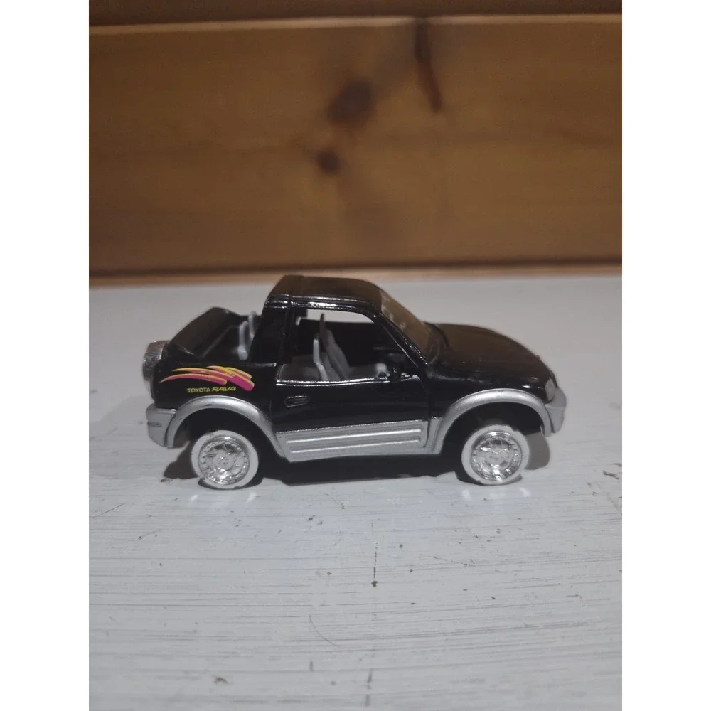 Black Toyota Rav 4 Cabriolet Kinsmart [Tires are missing rubber] ZD3